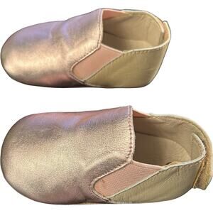 NEW From Britain Kiwi Metallic Rose Gold Baby Shoes Easy On Style Size 4
